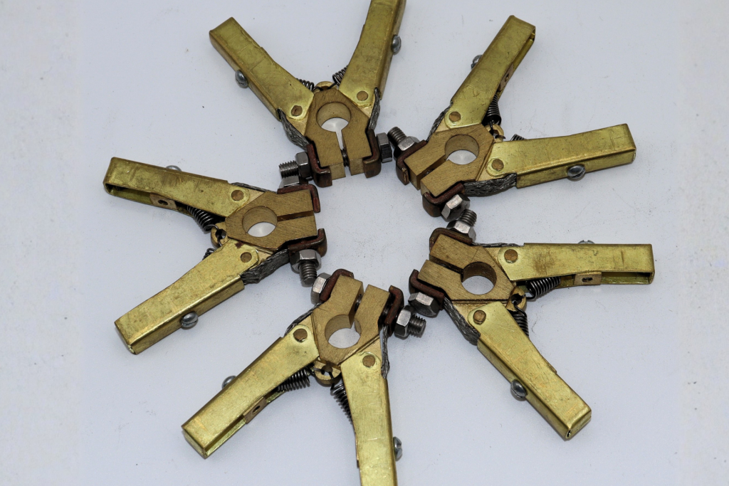 Distribución de porta escobillas en sistema circular para motor eléctrico con escobillas de grafito