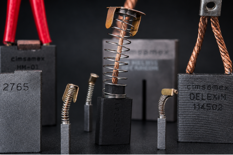 Sistema eléctrico industrial con componentes de grafito y cobre para motores y generadores de alta exigencia.