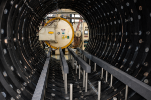 Cómo identificar pérdidas. Interior de un horno industrial donde el estado de los componentes influye en la eficiencia térmica y el consumo de energía.